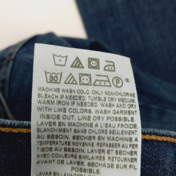 LEVI'S Curvy Stud & Piping Detail Flap Back Pocket Distressed Dark Wash Jeans 8 - Picture 8 of 9